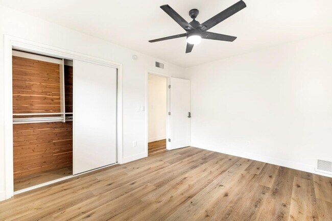 2610 S Ventura Dr Tempe, AZ 85282 photo 3