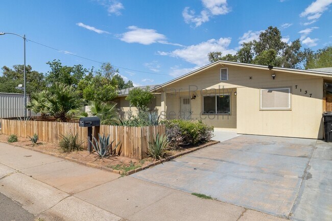 7137 N 33rd Ave Phoenix, AZ 85051 photo 2