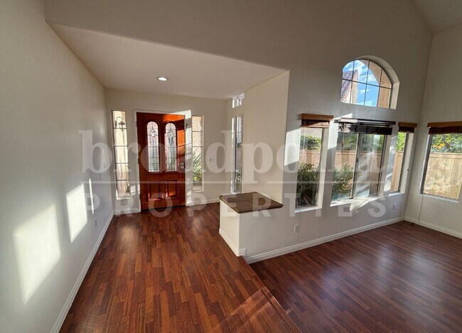 1839 Olympus Loop Dr Vista, CA 92081 photo 2