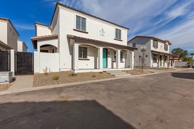 7621 E University Dr photo 2