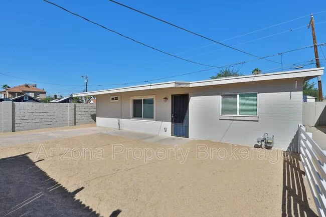1538 E Pierce St Phoenix, AZ 85006 photo 3