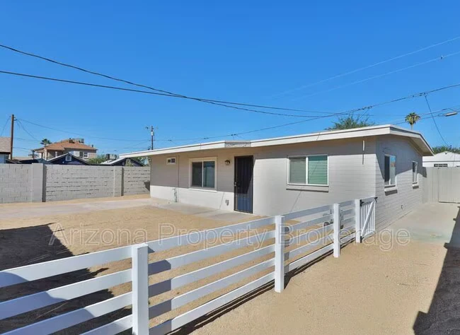 1538 E Pierce St Phoenix, AZ 85006 photo 4