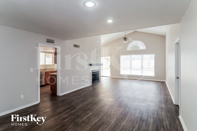 19229 N 6th St Phoenix, AZ 85024 photo 3