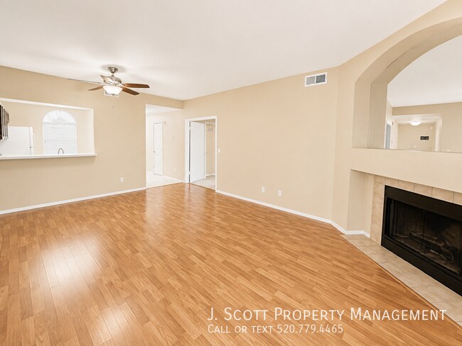 930 N Mesa Dr Mesa, AZ 85201 photo 3