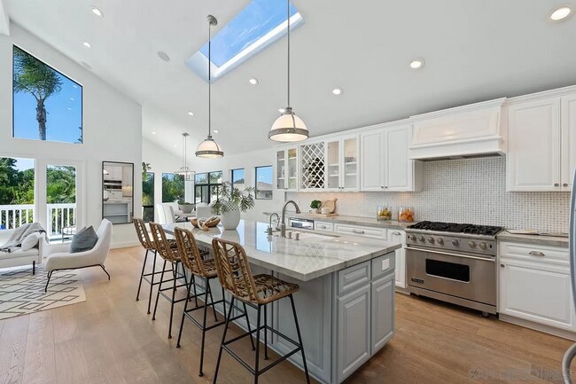 13664 Mar Scenic Dr Del Mar, CA 92014 photo 2