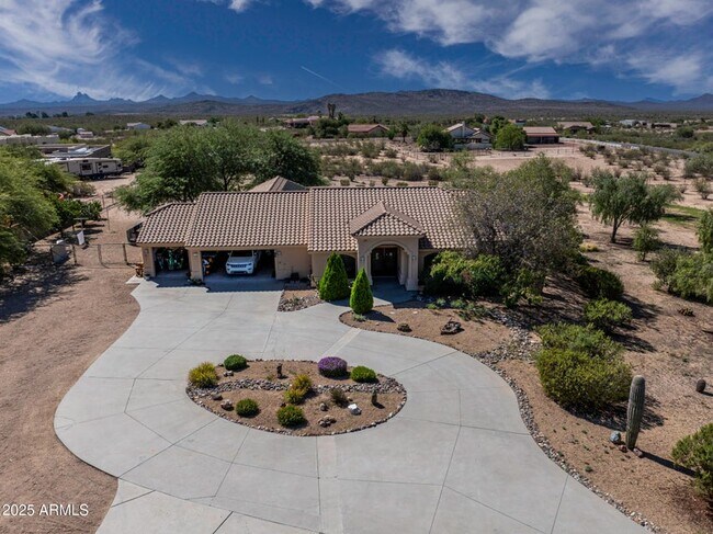 35665 Caballero Dr Wickenburg, AZ 85390 photo 2