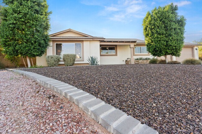 8655 E Monte Vista Rd Scottsdale, AZ 85257 photo 2