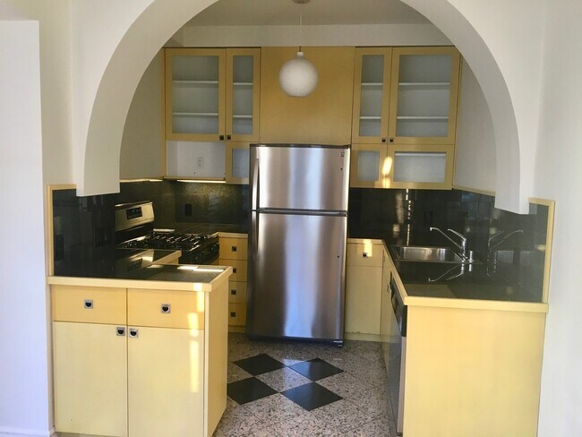 1950 Gough St San Francisco, CA 94109 photo 3