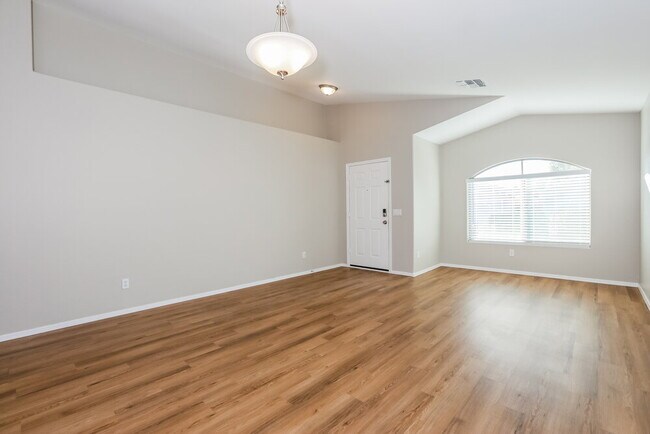 3756 W Yellow Peak Dr San Tan Valley, AZ 85142 photo 3