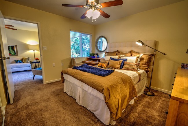 2544 W Isabella Ave photo 3