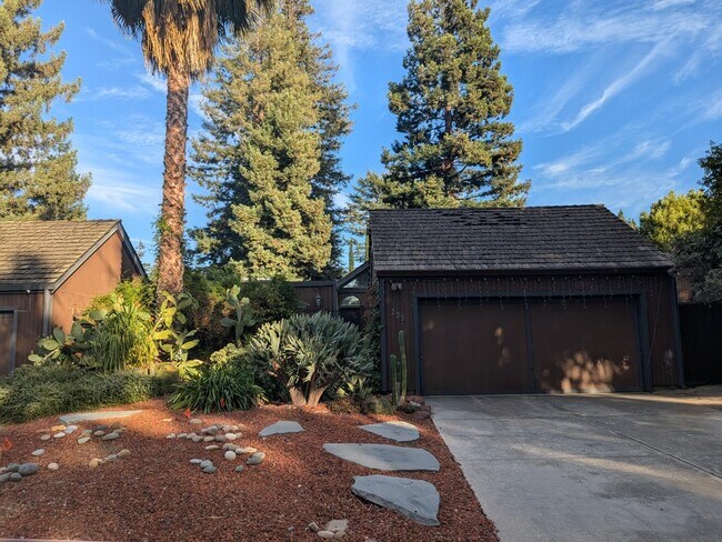 225 Jason Way Mountain View, CA 94043