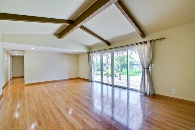 1084 Bluebird Ave Santa Clara, CA 95051 photo 4