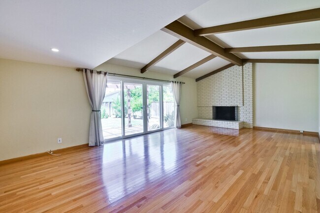 1084 Bluebird Ave Santa Clara, CA 95051 photo 5