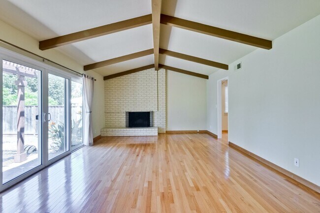 1084 Bluebird Ave Santa Clara, CA 95051 photo 3