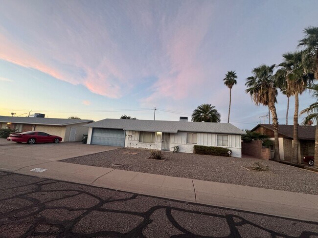3410 E Shaw Butte Dr Phoenix, AZ 85028 photo 4