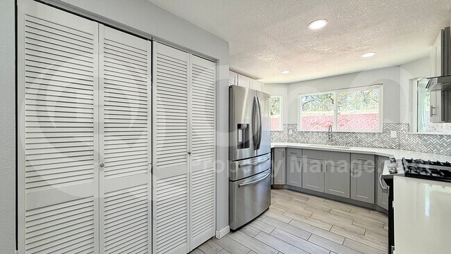 1331 W Andorra Dr Phoenix, AZ 85029 photo 3