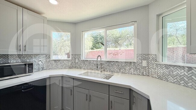 1331 W Andorra Dr Phoenix, AZ 85029 photo 5