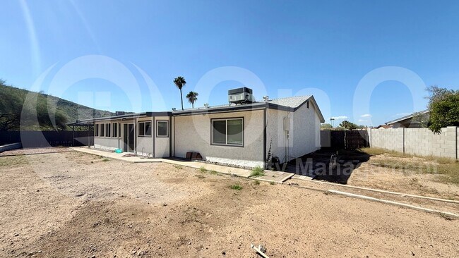 1331 W Andorra Dr Phoenix, AZ 85029 photo 2