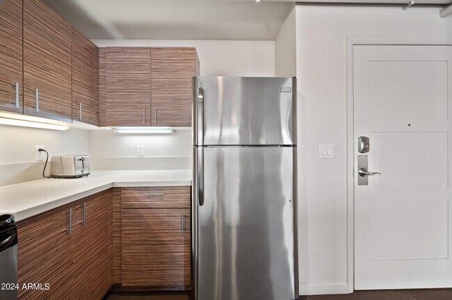535 W Thomas Rd Phoenix, AZ 85013 photo 4