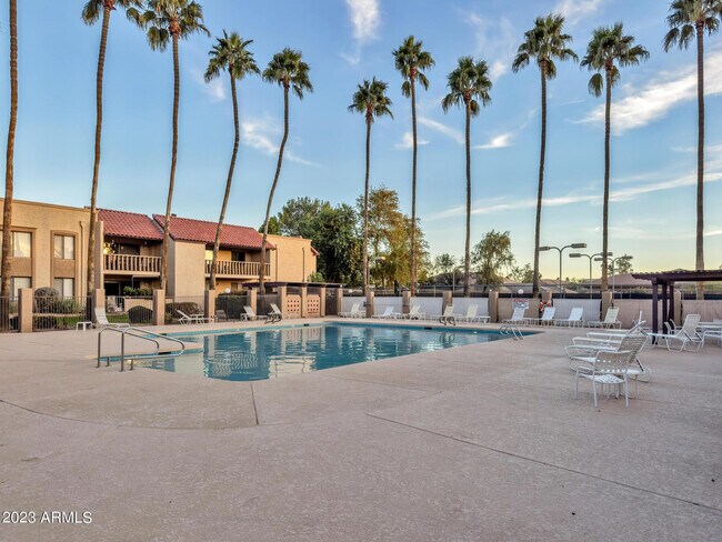 8649 E Royal Palm Rd Scottsdale, AZ 85258 photo 5