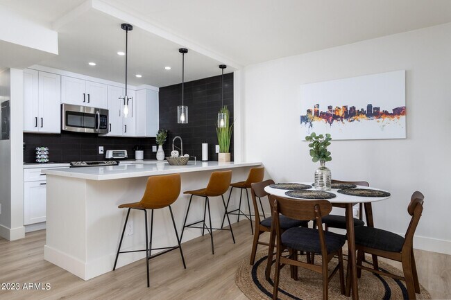 8649 E Royal Palm Rd Scottsdale, AZ 85258 photo 2