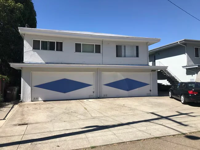 Houses on 34th Avenue · Oakland photo 3
