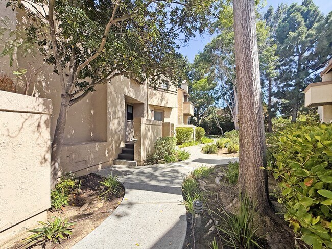 8443 Via Mallorca San Diego, CA 92037
