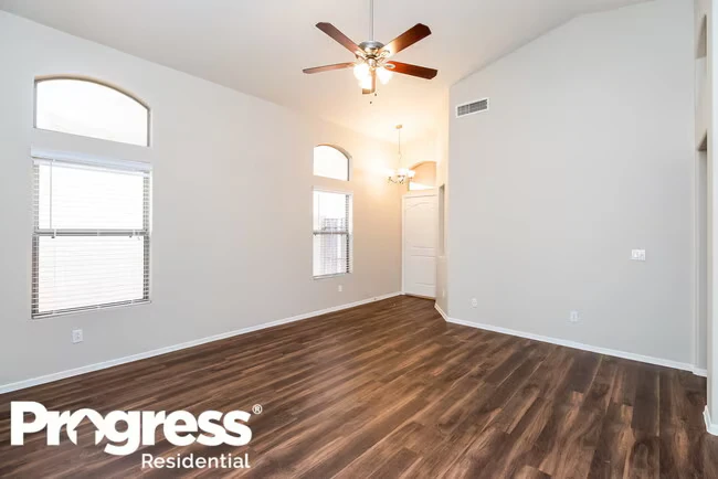 10036 E Capri Ave Mesa, AZ 85208 photo 2