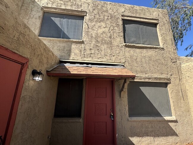 6737 W Devonshire Ave photo 3