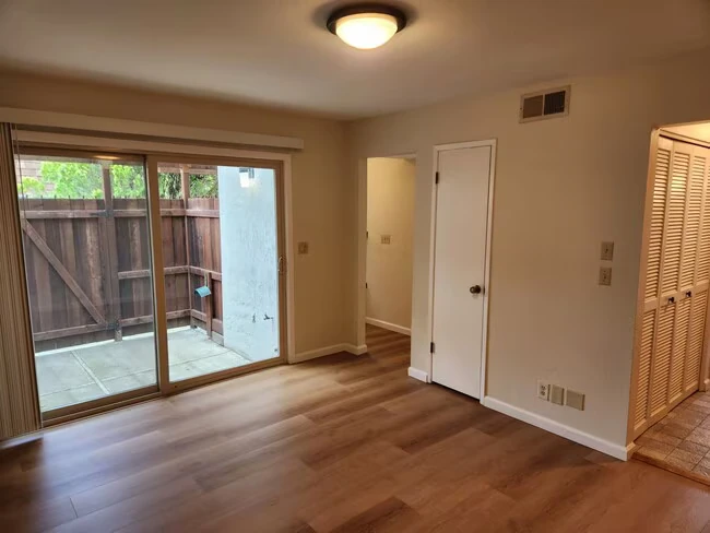 1725 Holland Cir photo 5
