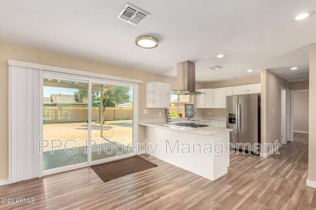 7361 W Shangri La Rd Peoria, AZ 85345 photo 5