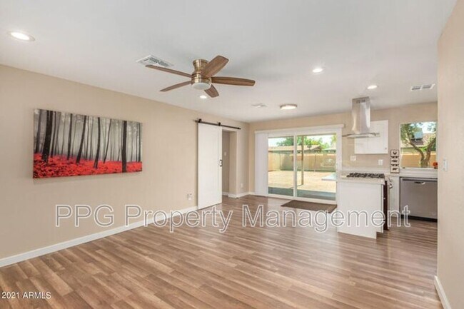 7361 W Shangri La Rd Peoria, AZ 85345 photo 2