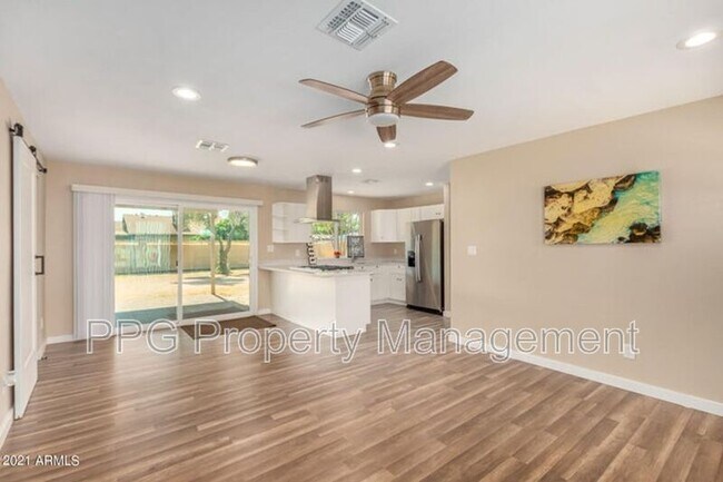 7361 W Shangri La Rd Peoria, AZ 85345 photo 3