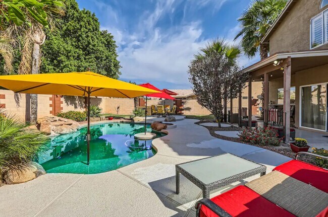 8408 W Laurel Ln Peoria, AZ 85345 photo 2