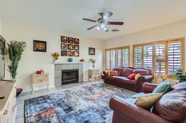 8408 W Laurel Ln Peoria, AZ 85345 photo 4