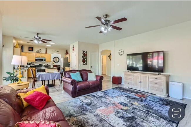 8408 W Laurel Ln Peoria, AZ 85345 photo 3