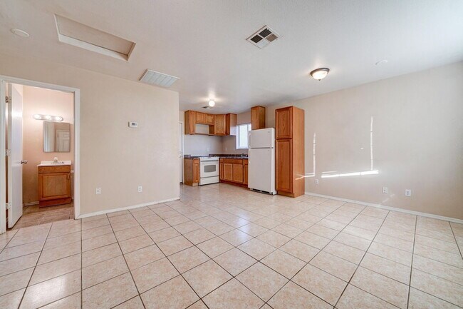 108 Adams St Coolidge, AZ 85128 photo 4