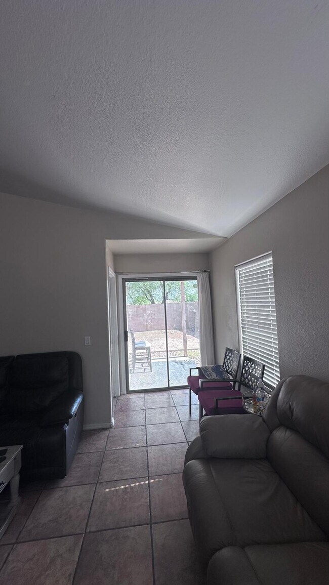 13145 W Desert Ln Surprise, AZ 85374 photo 2