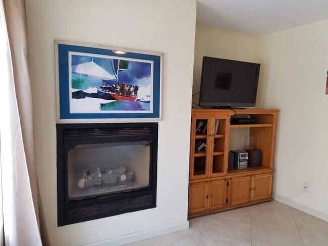 717 Isthmus Ct photo 4