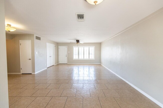 8050 E Clarendon Ave Scottsdale, AZ 85251 photo 4