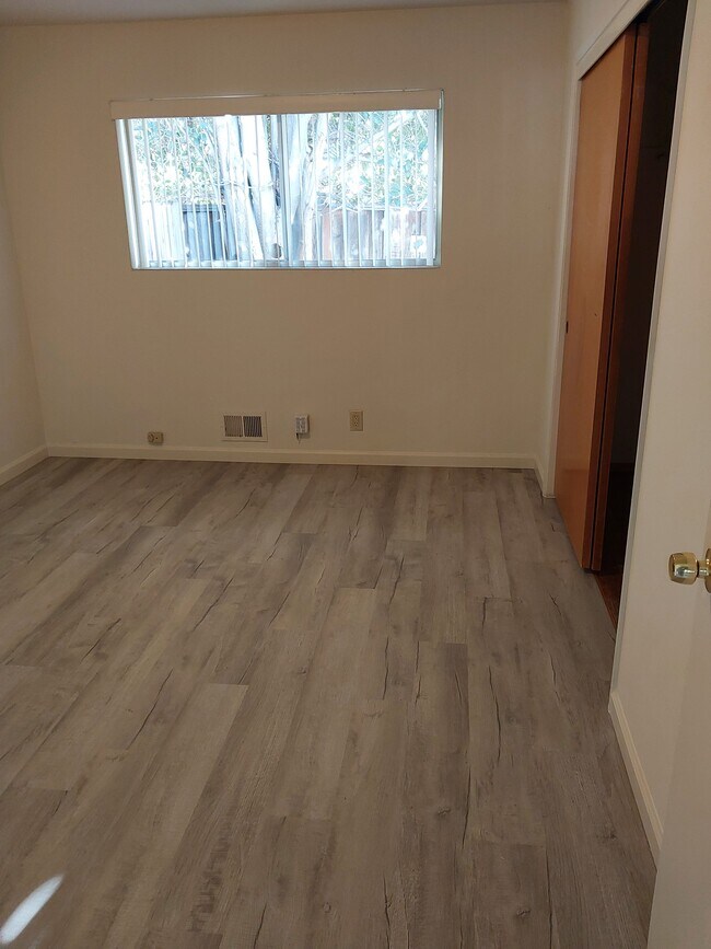 1015 Williams Way Mountain View, CA 94040 photo 5