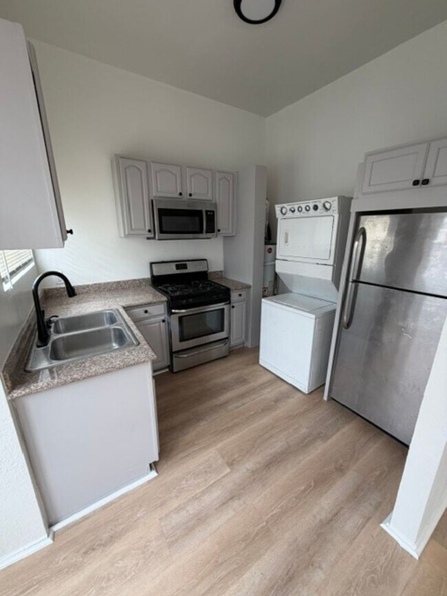 768-772 22nd St Oakland, CA 94612 photo 2