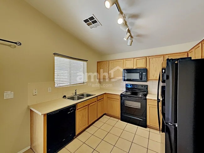 15580 W Durango St photo 5