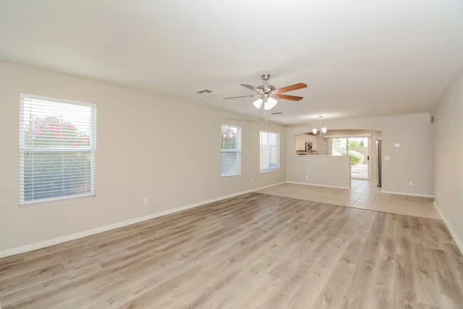 15438 W Mercer Ln Surprise, AZ 85379 photo 4