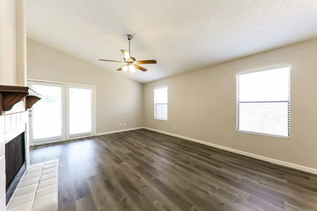 8938 N 64th Ln Glendale, AZ 85302 photo 5