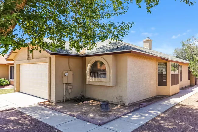 8938 N 64th Ln Glendale, AZ 85302 photo 3