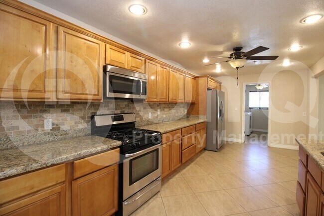 530 E Rose Ln Phoenix, AZ 85012 photo 5