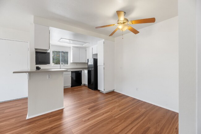 215 Woodland Pkwy San Marcos, CA 92069 photo 5
