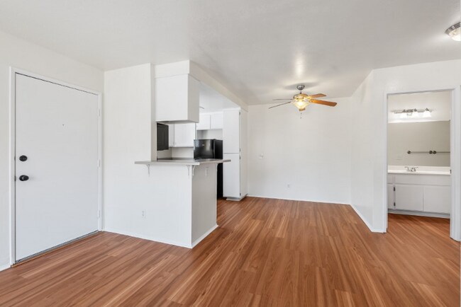 215 Woodland Pkwy San Marcos, CA 92069 photo 4