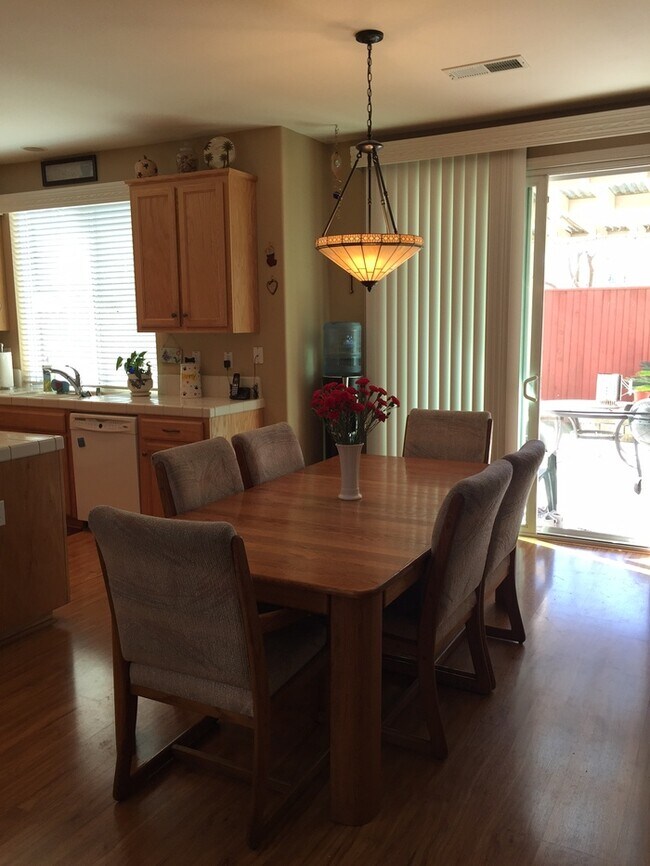 3174 Milton Jenson Ct Tracy, CA 95377 photo 2